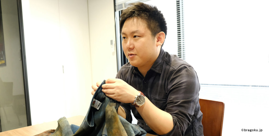 ブランド創出の極意(ブラゴク)の特集記事 クラウドファンディングに挑む【第1回】 のメインビジュアル。クラウドファンディングを企画した株式会社ファヴールマルシェの小寺さんのポートレイト